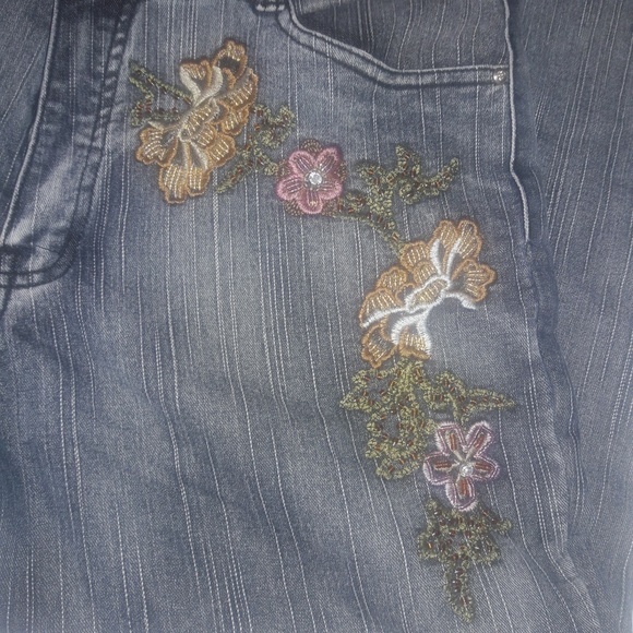 Beautiful High Embroidered Bottoms - Picture 3 of 6